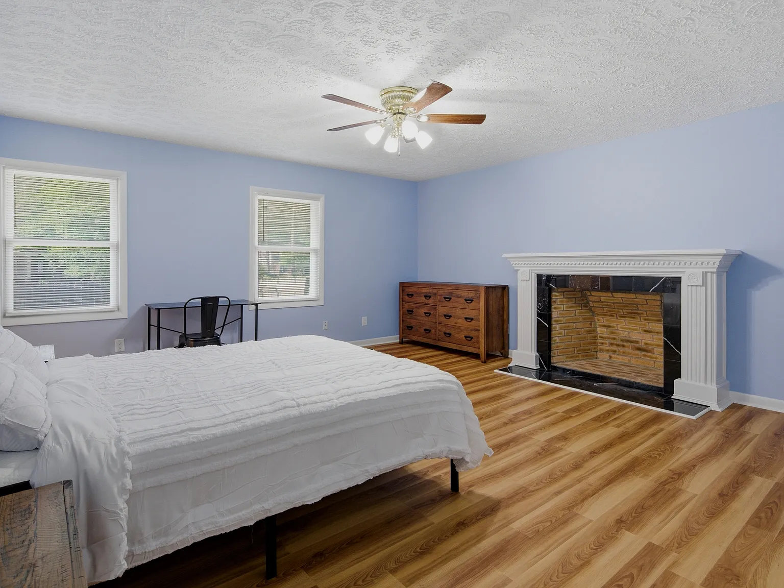 1829 Martindale Drive - 1-XL Primary Suite — Photo 3