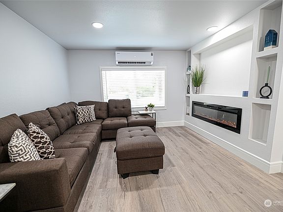 5th image of 3633 7th Avenue SW #25