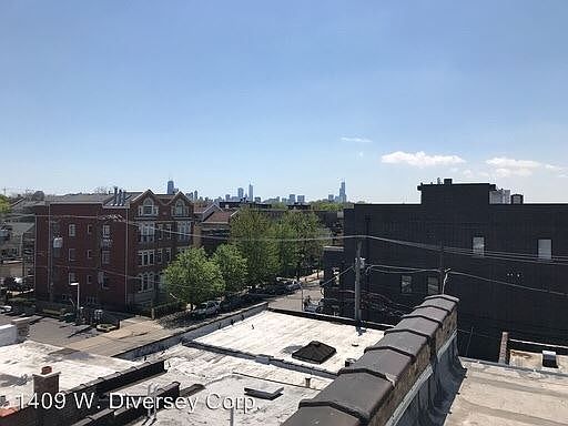2nd image of 1409 W Diversey Pkwy #201