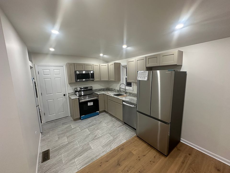 1st image of 19 Leslie Rd