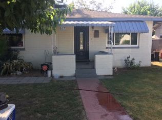 917 S 6th St, Kerman, CA 93630