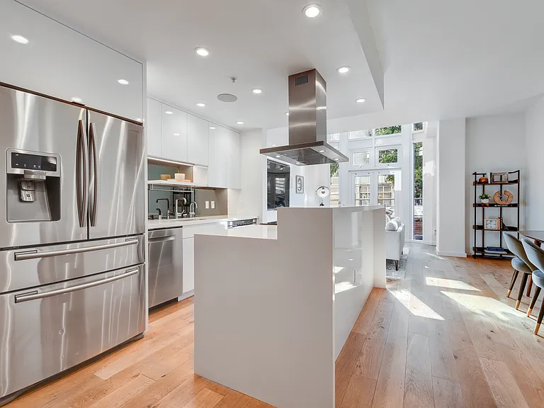 88 King St #110 — Photo 8