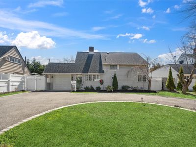 136 Land Lane, Westbury, NY, 11590