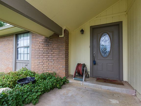 Nice covered front porch