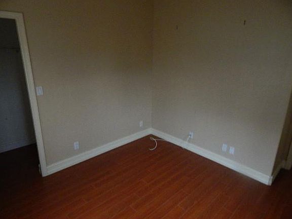 4th image of 920 NW 201st Ave
