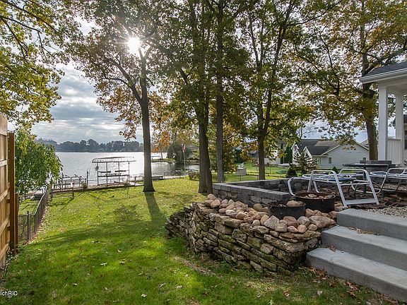 4th image of 8361 W Long Lake Dr