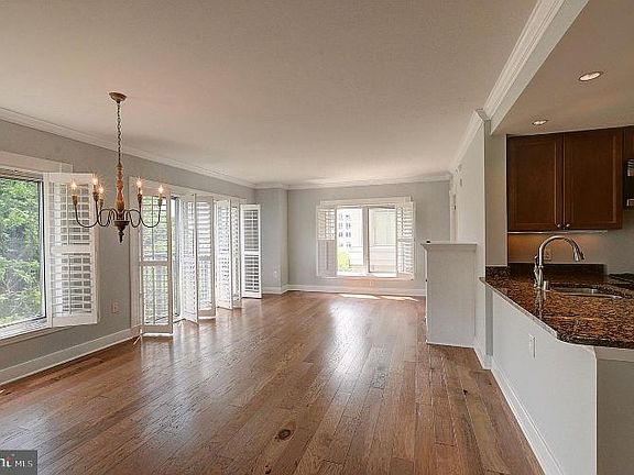 4th image of 5 Park Pl APT 406