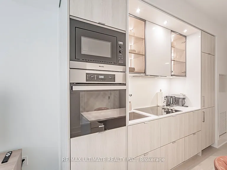 11 Yorkville Ave #1902 — Photo 16