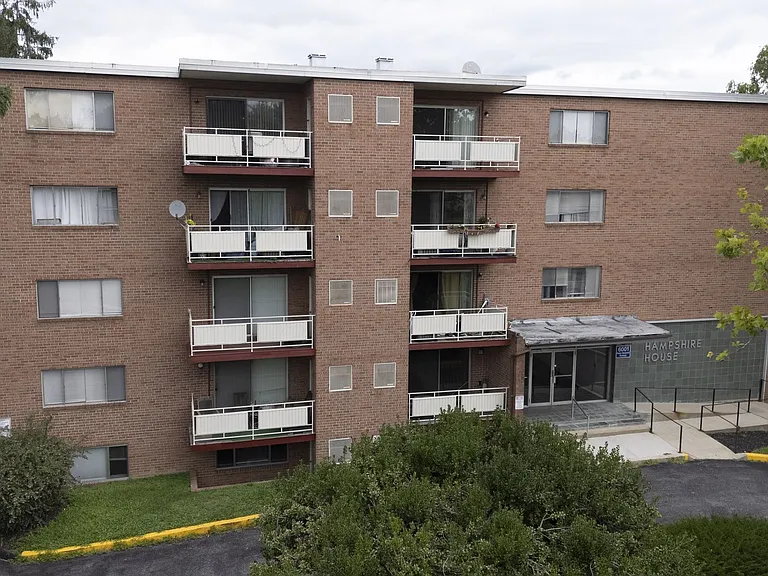 Hampshire House Apartments — Photo 13