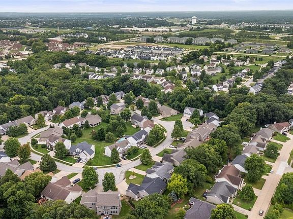 3rd image of 731 Autumnwood Forest Dr