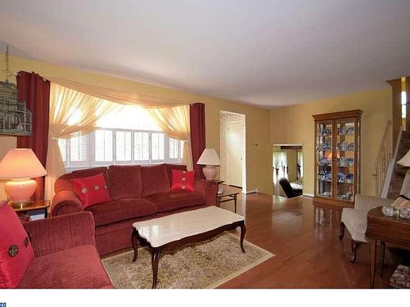 4th image of 69 John Glenn Dr