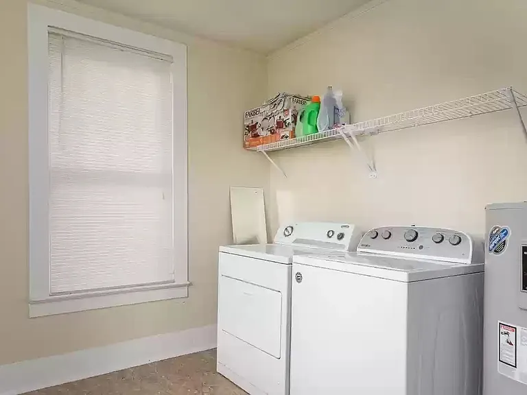 135 Gilbert Ct — Photo 13