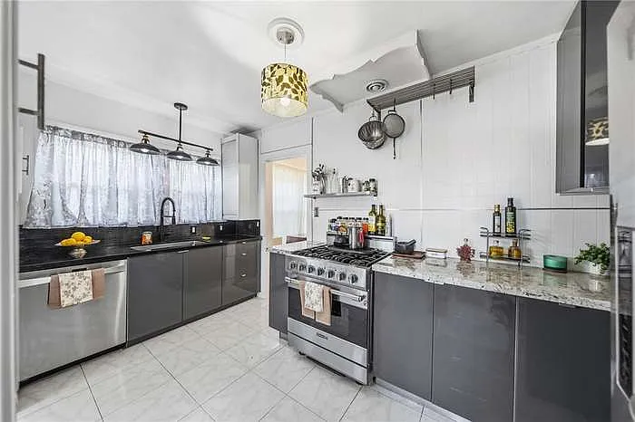 3 bed, 1320 sqft, $4,000 — Photo 4