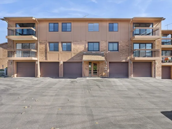 7990 Garfield Ave APT 14-3, Burr Ridge, IL 60527