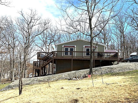 3rd image of 8894 Victoria Ln
