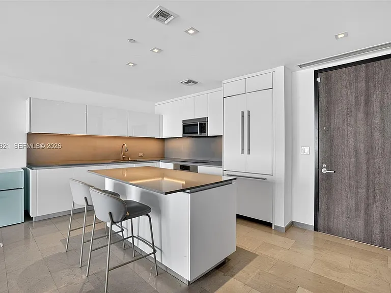 68 SE 6th St #3710 — Photo 5