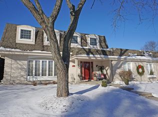 830 Old Tower Rd, Oconomowoc, WI 53066