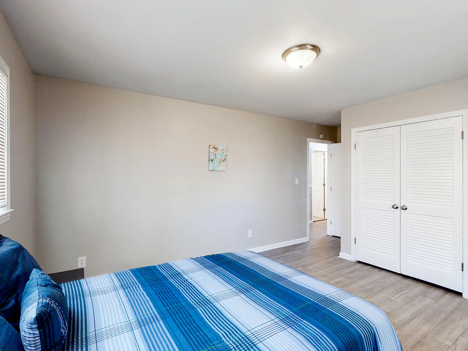 4 bed, 3.0 bath, 2200 sqft, $728 — Photo 2