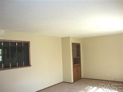 4th image of 207-209 N Evergreen Dr
