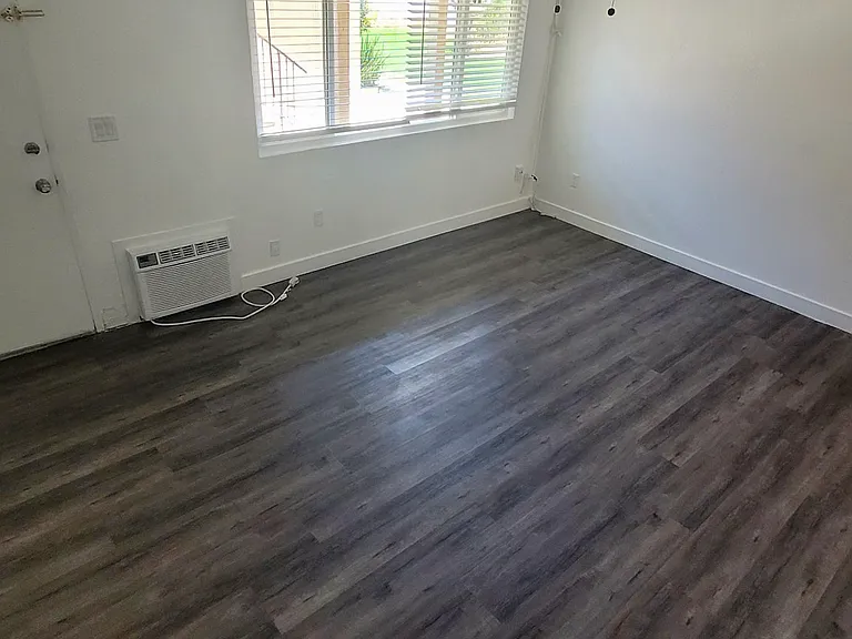 343 Claydelle Ave #B — Photo 2