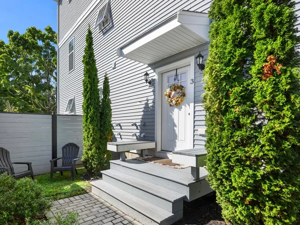 224 Court St #3, New Bedford, MA 02740