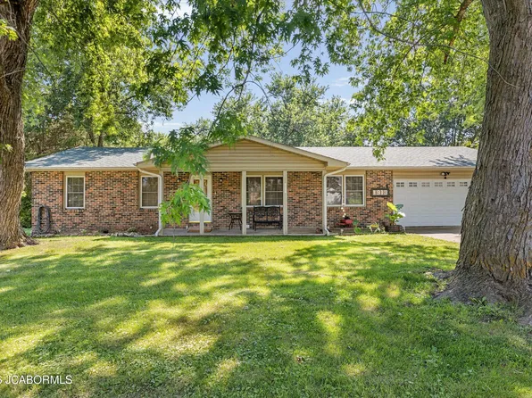 1913 Lakeview Dr, Fulton, MO 65251