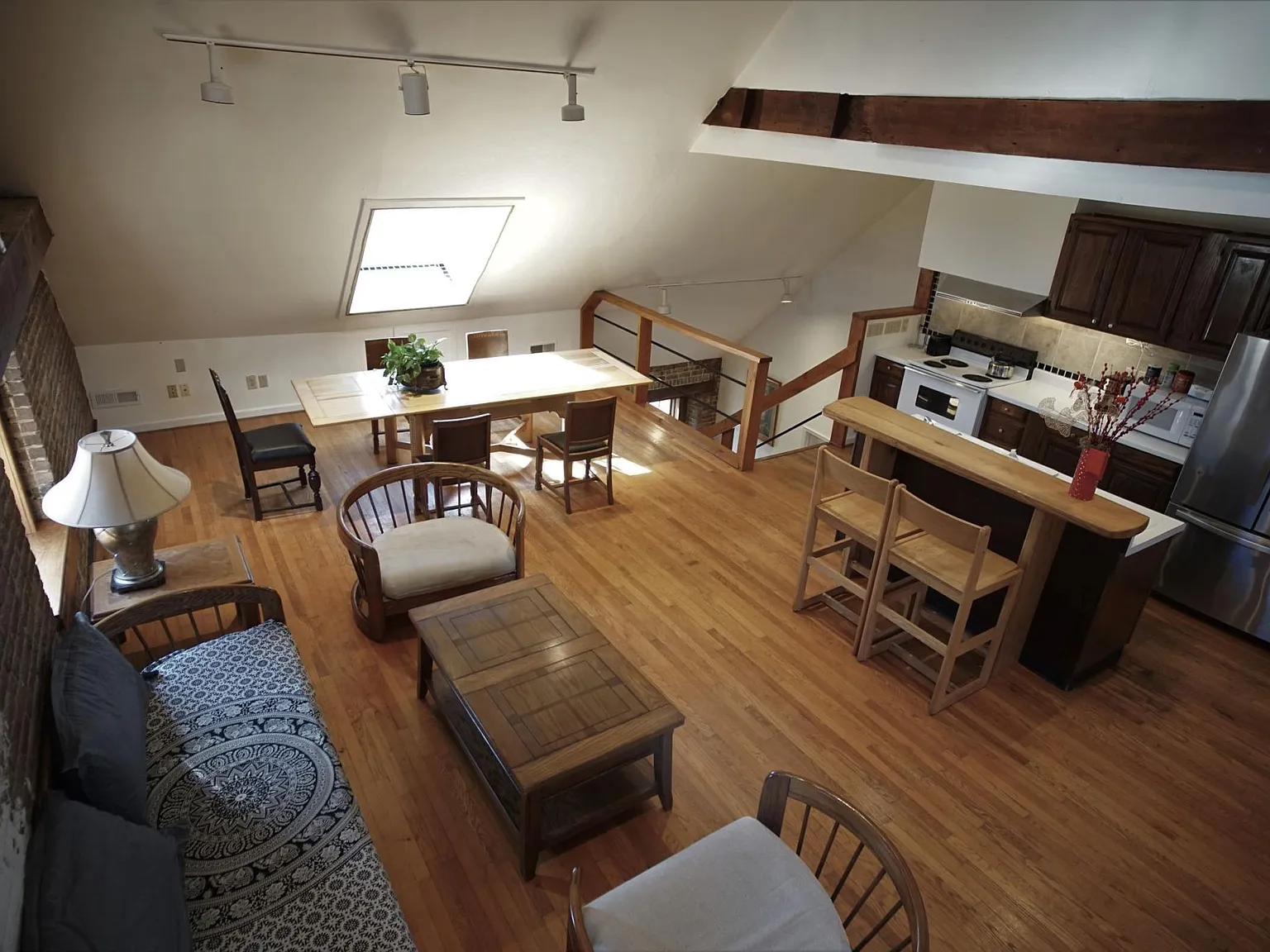 3 bed, 2.5 bath, 2200 sqft, $1,800 — Photo 3