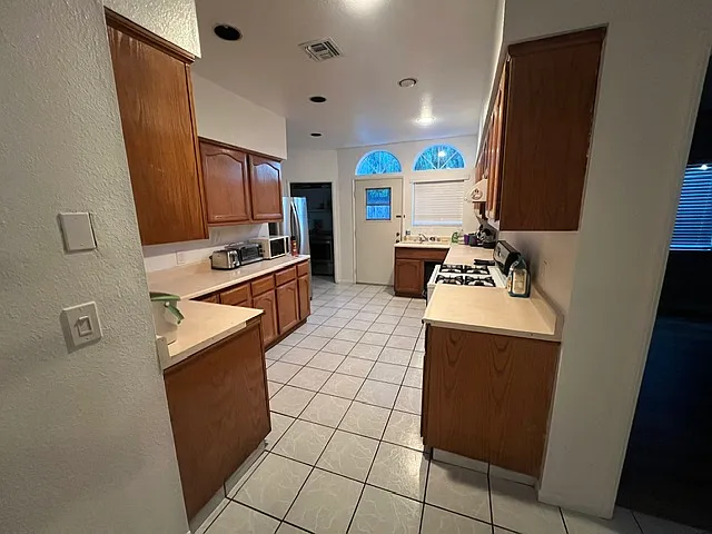 4424 Alumni Ave — Photo 2