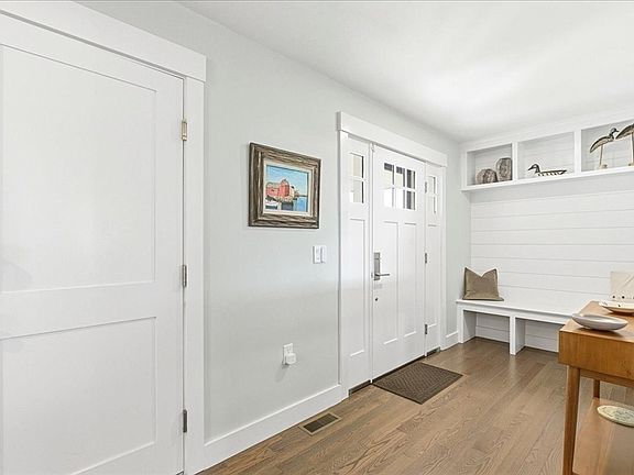 4th image of 32 Pebble Beach Dr