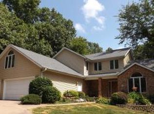 111 Golden Eagle Dr, Muscatine, IA 52761