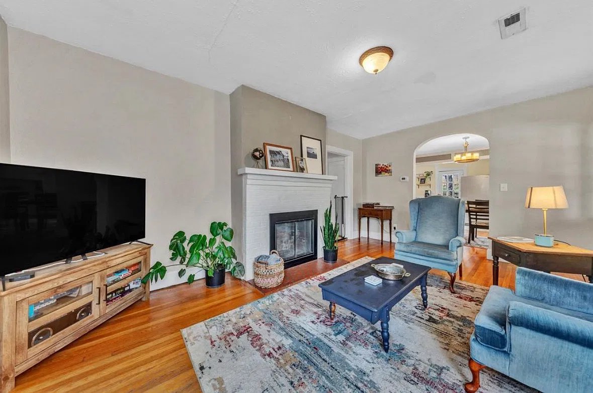 1525 Brandon Ave SW — Photo 3