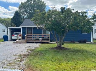 801 W 5th St, Flora, IL 62839