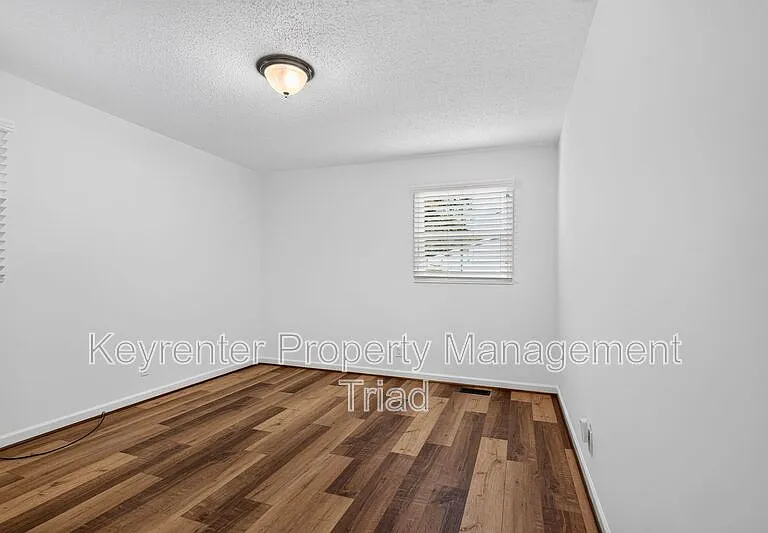 9415 Glen Cross Dr — Photo 26