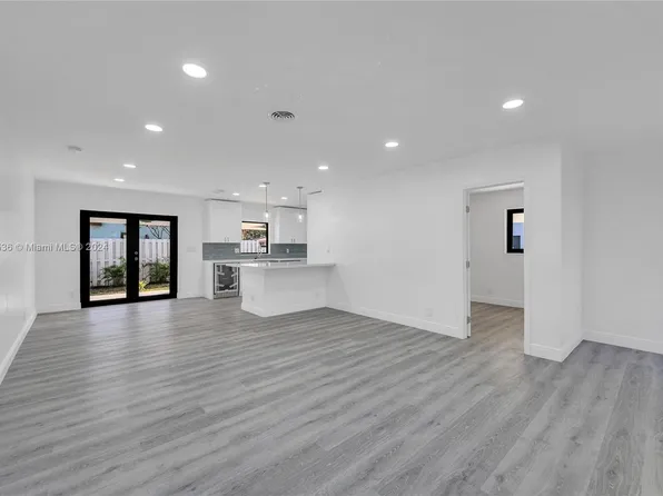 802 NE 39th St, Oakland Park, FL 33334