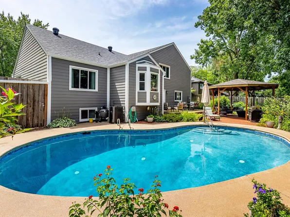 3701 Aspen Dr, West Des Moines, IA 50265