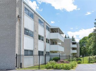 24 Mooregate Cres #305, Kitchener, ON N2M 2G1