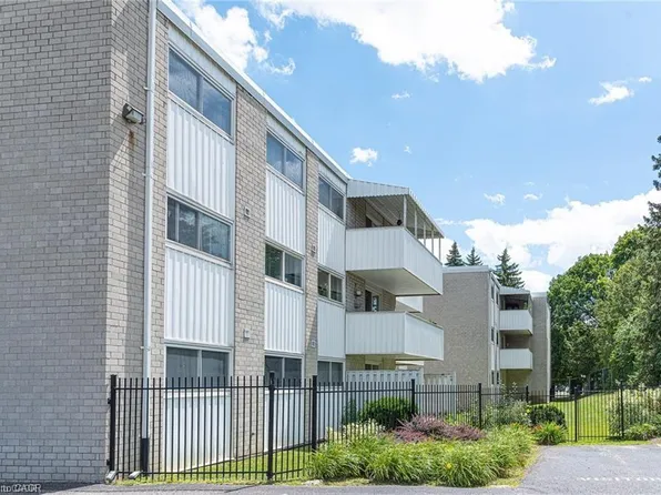 24 Mooregate Cres #305, Kitchener, ON N2M 2G1