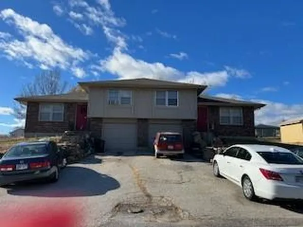 476-478 N Bluegrass Dr, Bonner Springs, KS 66012