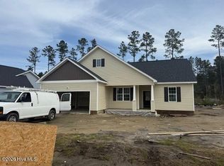 827 Hidden Bridge Dr, Jacksonville, NC 28546