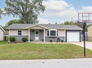 19 Saint Mark Dr, Saint Peters, MO