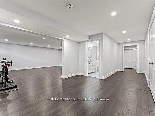925 Lakewood Cres — Photo 26