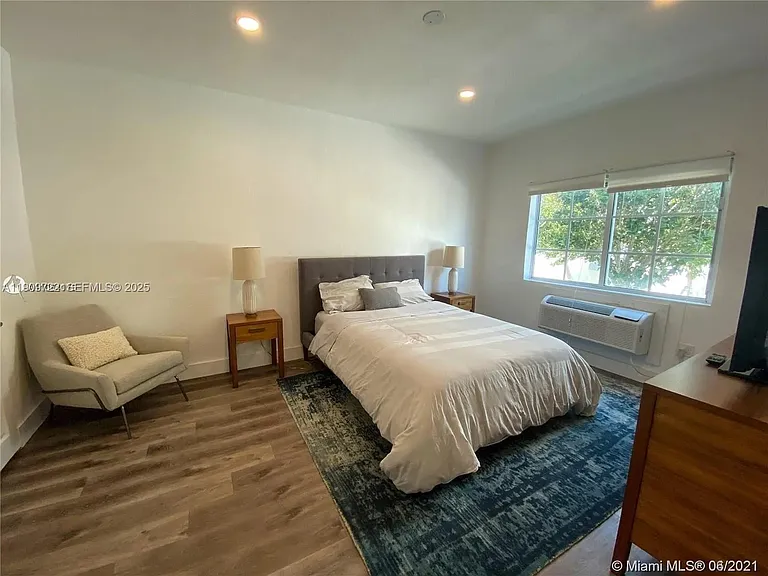 8415 Harding Ave #5 — Photo 10