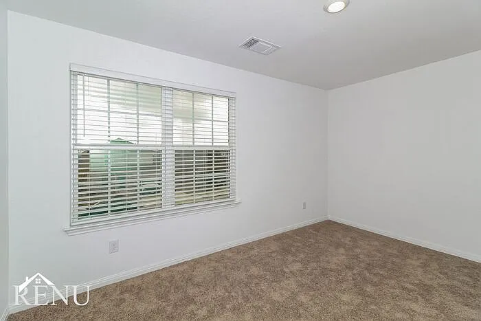 137 Fox Glen Trl — Photo 11