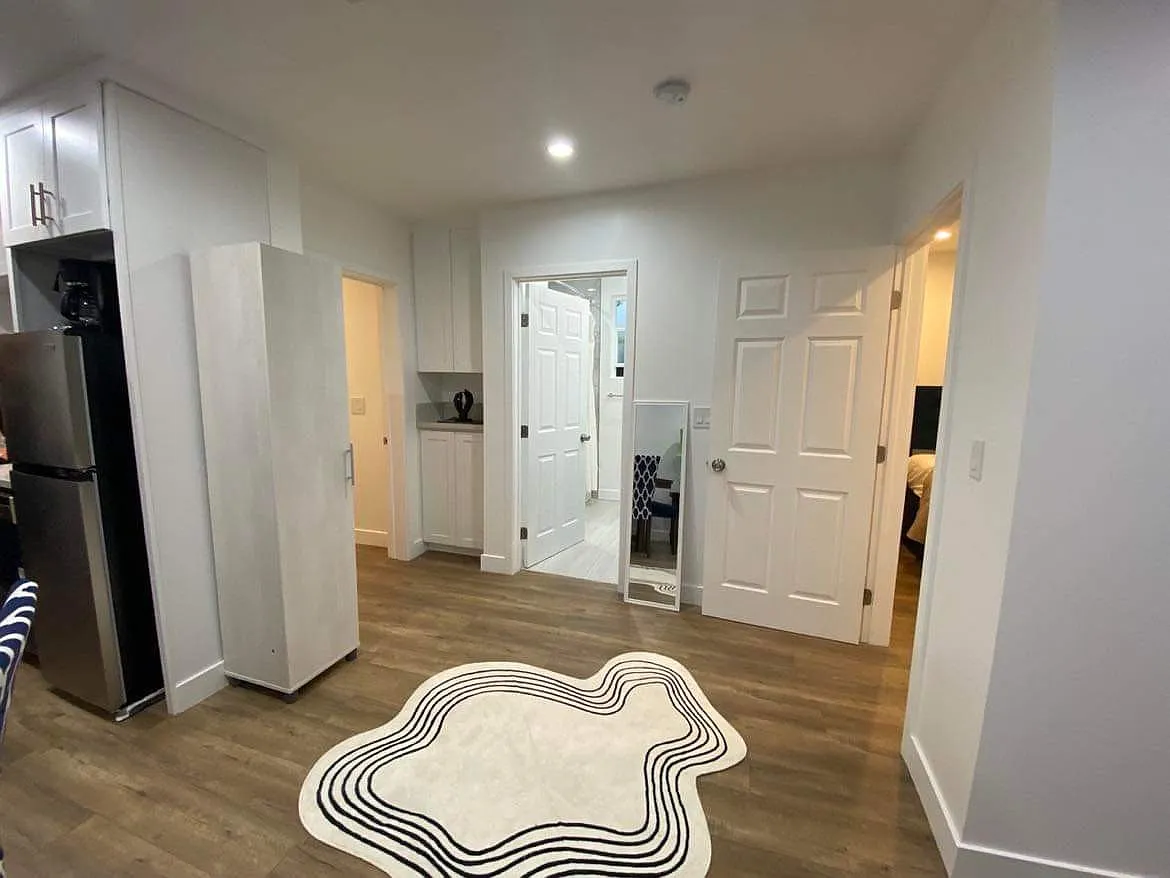2 bed, 750 sqft, $3,895 — Photo 2