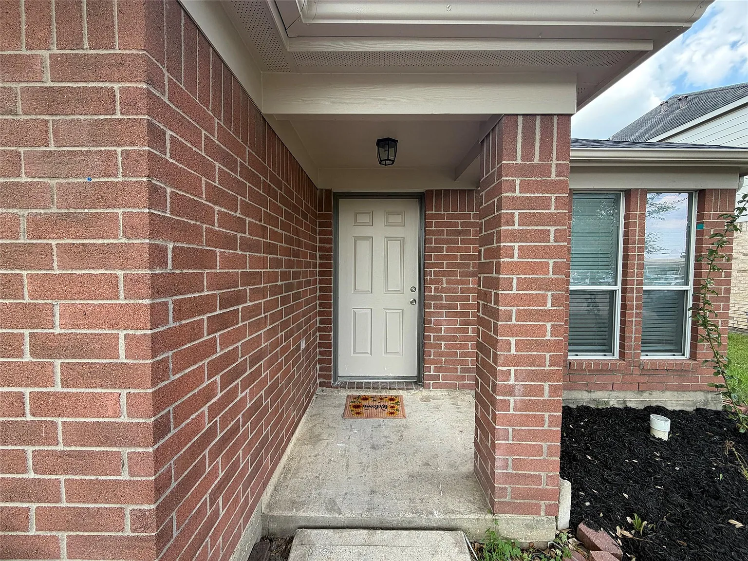 3 bed, 2.0 bath, 1499 sqft, $1,600 — Photo 3