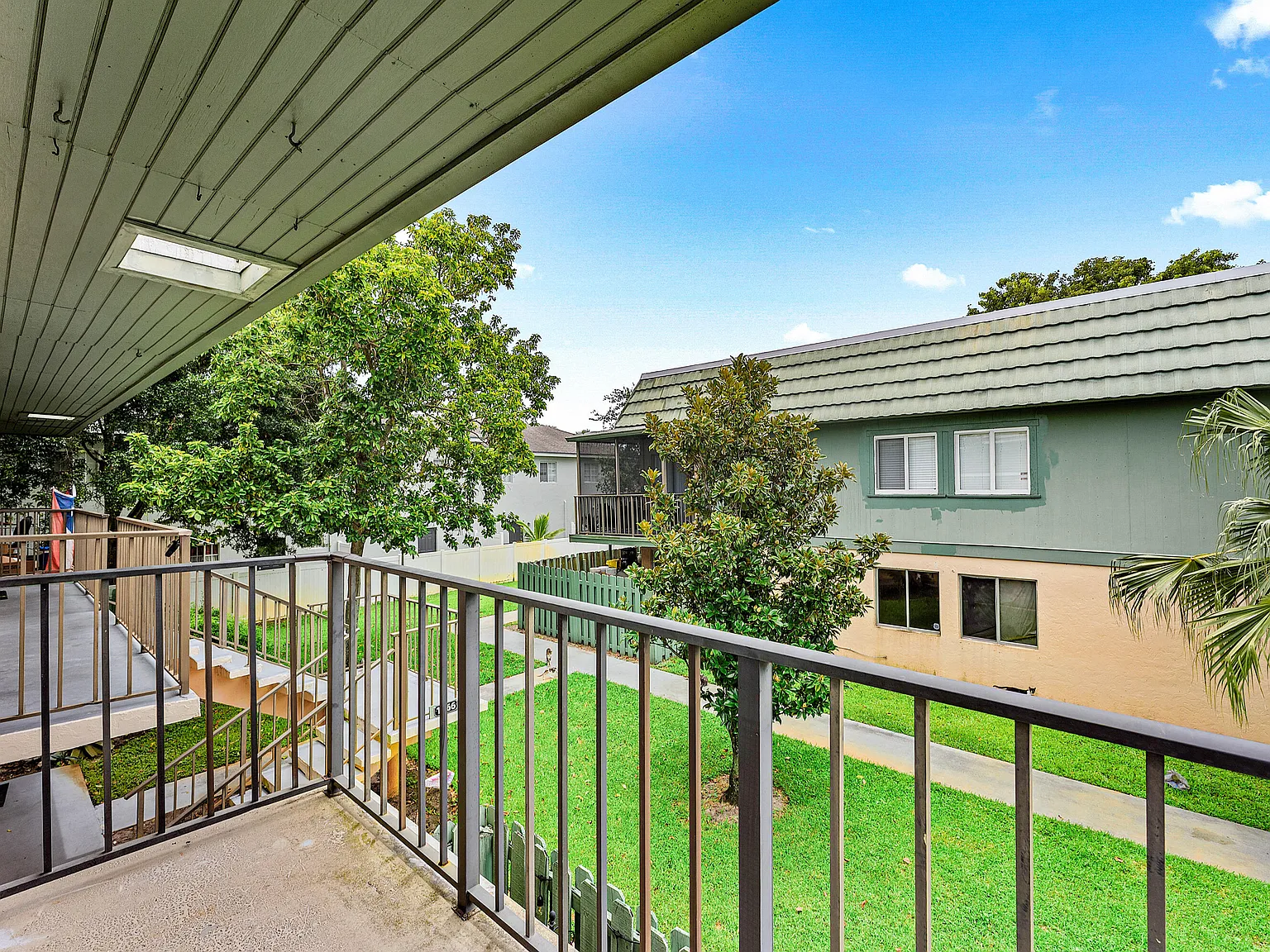 2 bed, 1.5 bath, 880 sqft, $2,300 — Photo 1