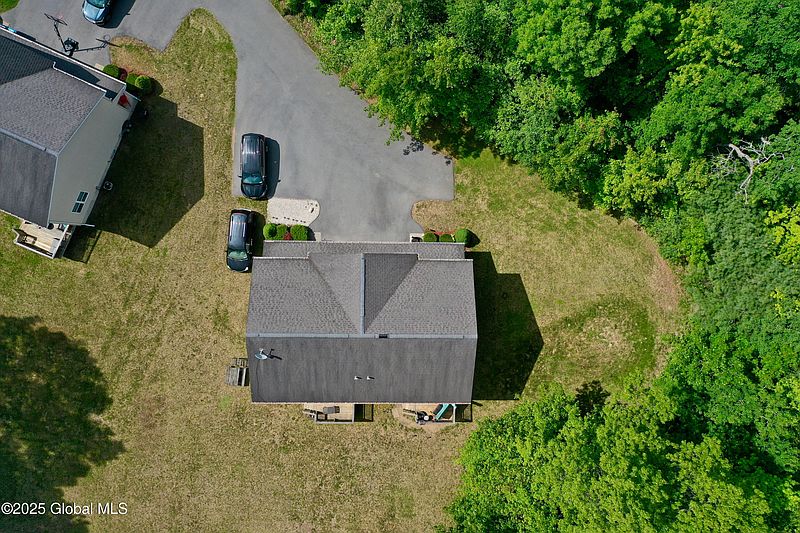 4th image of 17 Fellows Road