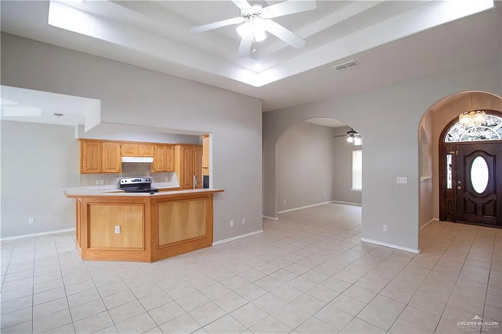 3 bed, 2.0 bath, 1893 sqft, $1,850 — Photo 3