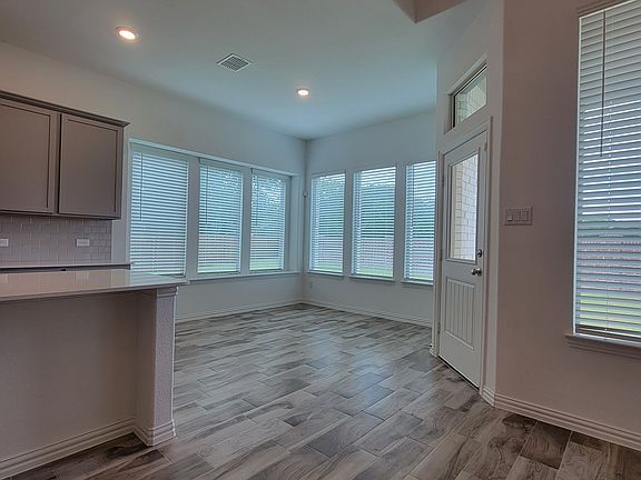 4th image of 3724 Peachbush Ln