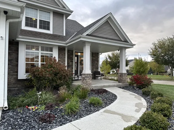 227 Reeds DRIVE, West Bend, WI 53095